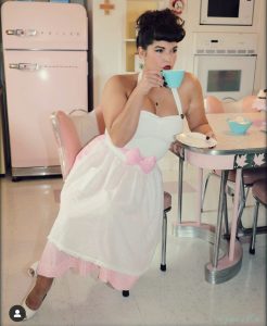 pin-up-ginie-queen